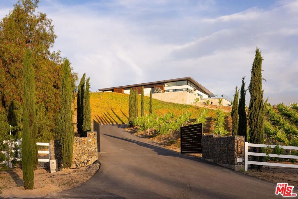 Property Photo:  36453 Via El Pais Bonita  CA 92592 