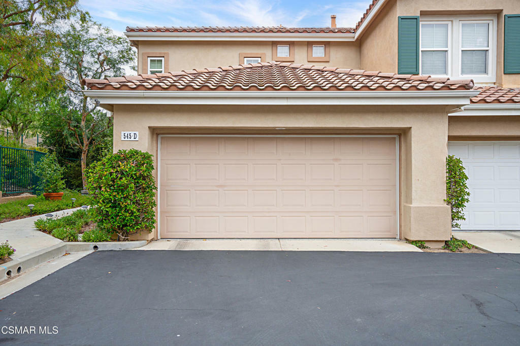 Property Photo: 545 Lorabel Way D CA 93065