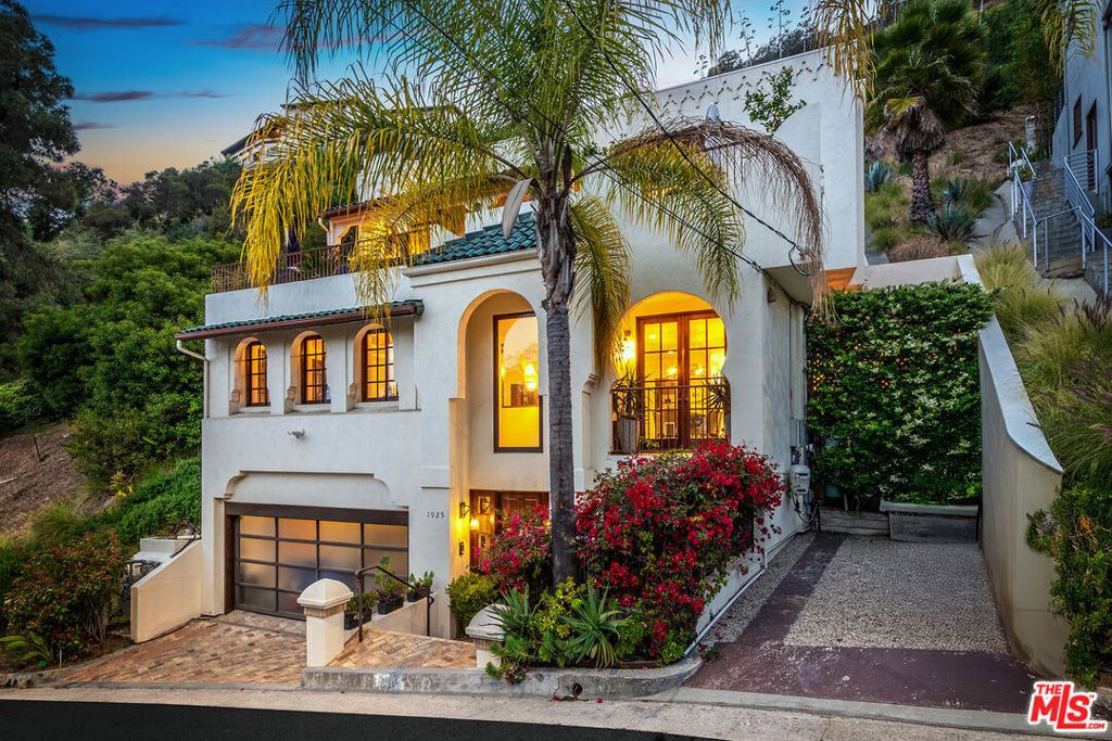Property Photo:  1925 Curson Place  CA 90046 