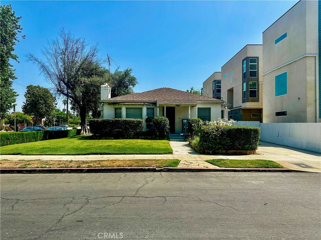 Property Photo: 10802 Morrison Street CA 91601