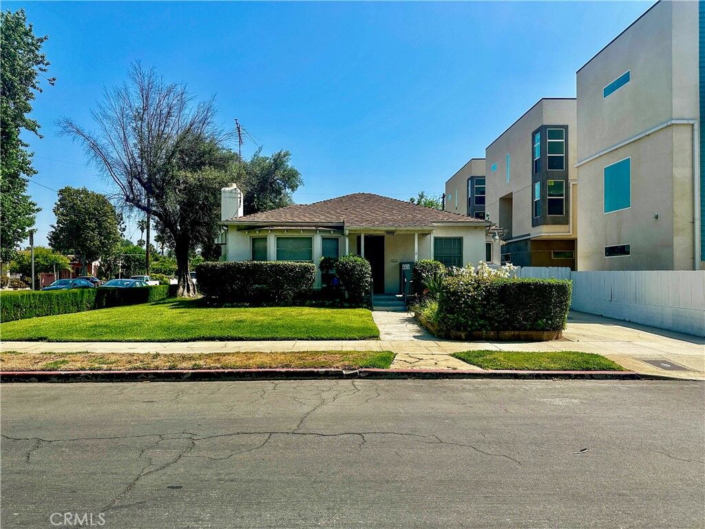 Property Photo:  10802 Morrison Street  CA 91601 