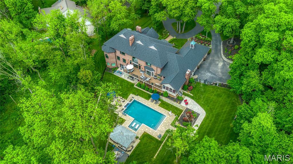 Property Photo: 11 Lake Forest Court W MO 63301