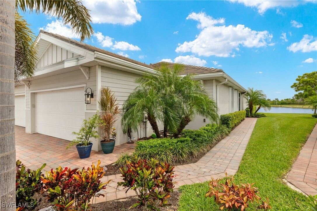 Property Photo:  14615 Edgewater Circle  FL 34114 