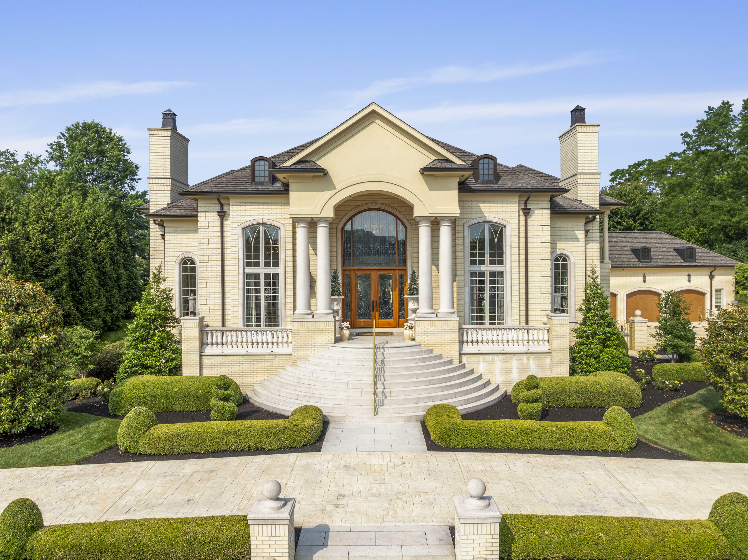 Property Photo: 943 Squire Oaks Drive KY 41017