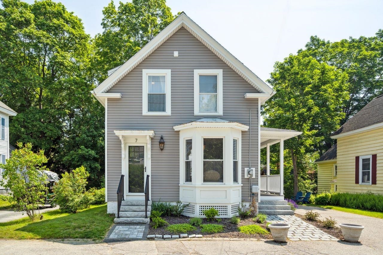 Property Photo: 7 School Street NH 03833
