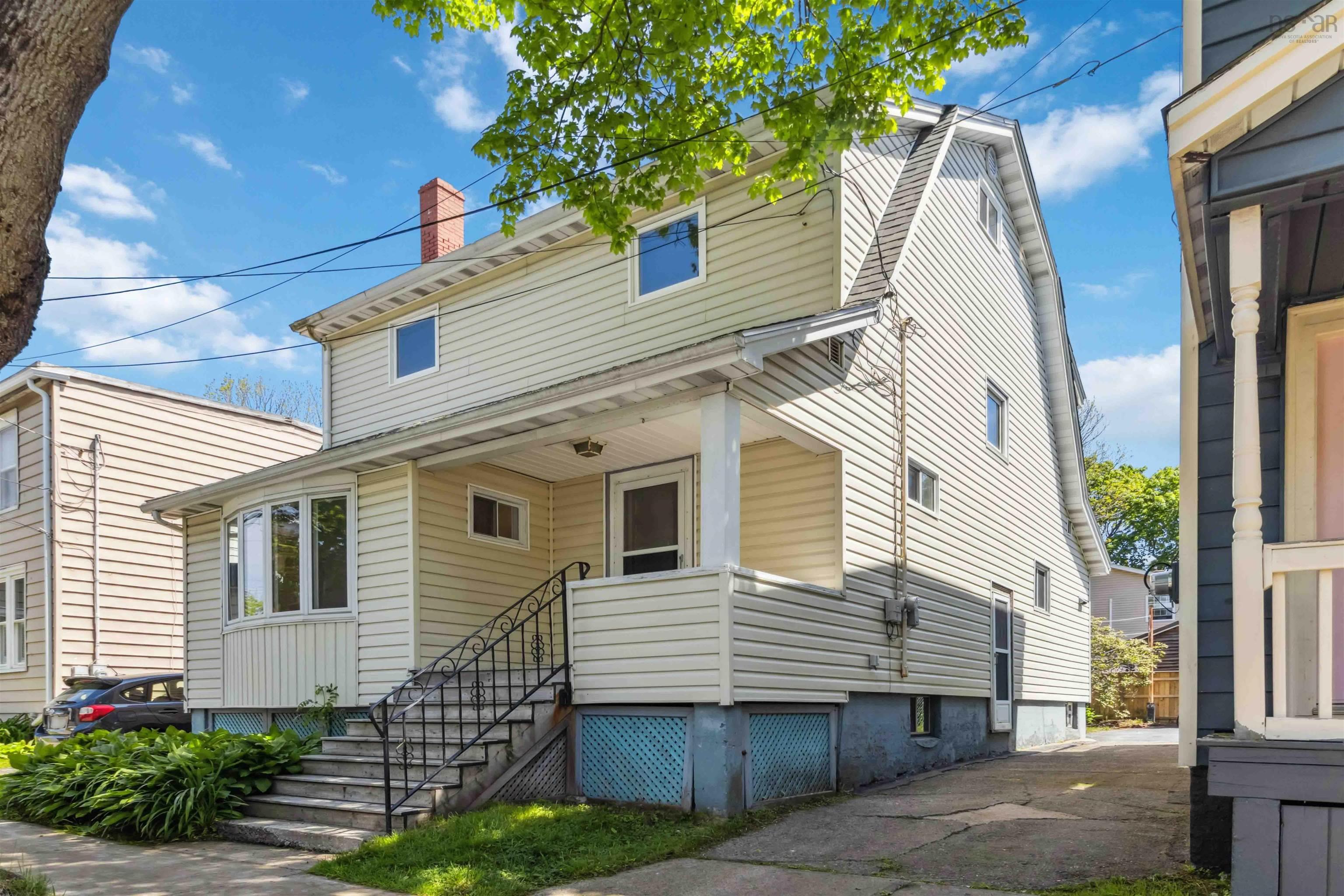 Property Photo: 2577 Oxford Street NS B3L 2T5