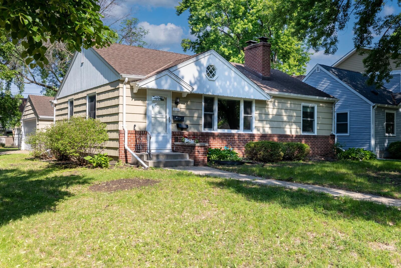 Property Photo: 5652 Thomas Avenue S MN 55410