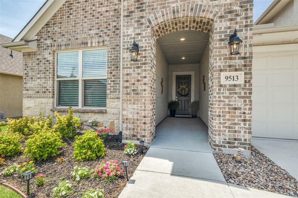 Property Photo: 9513 Windwood Lane TX 76207