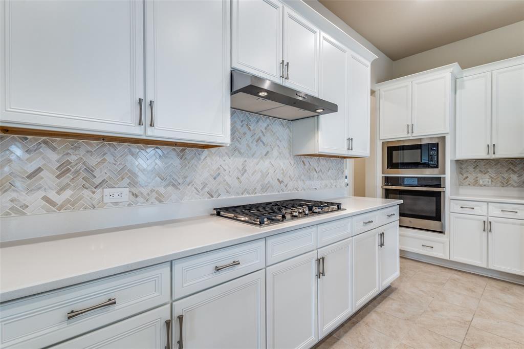 Property Photo: 9513 Windwood Lane TX 76207