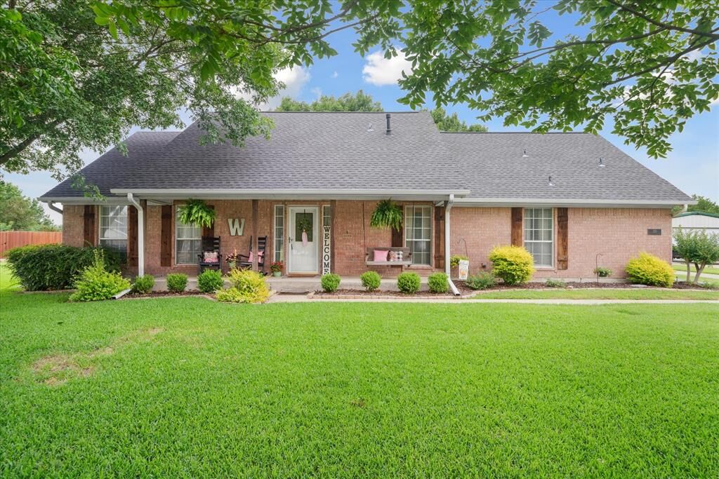 Property Photo: 221 Country View Lane TX 75114