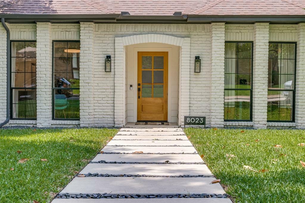 Property Photo: 8023 Moss Meadows Drive TX 75231