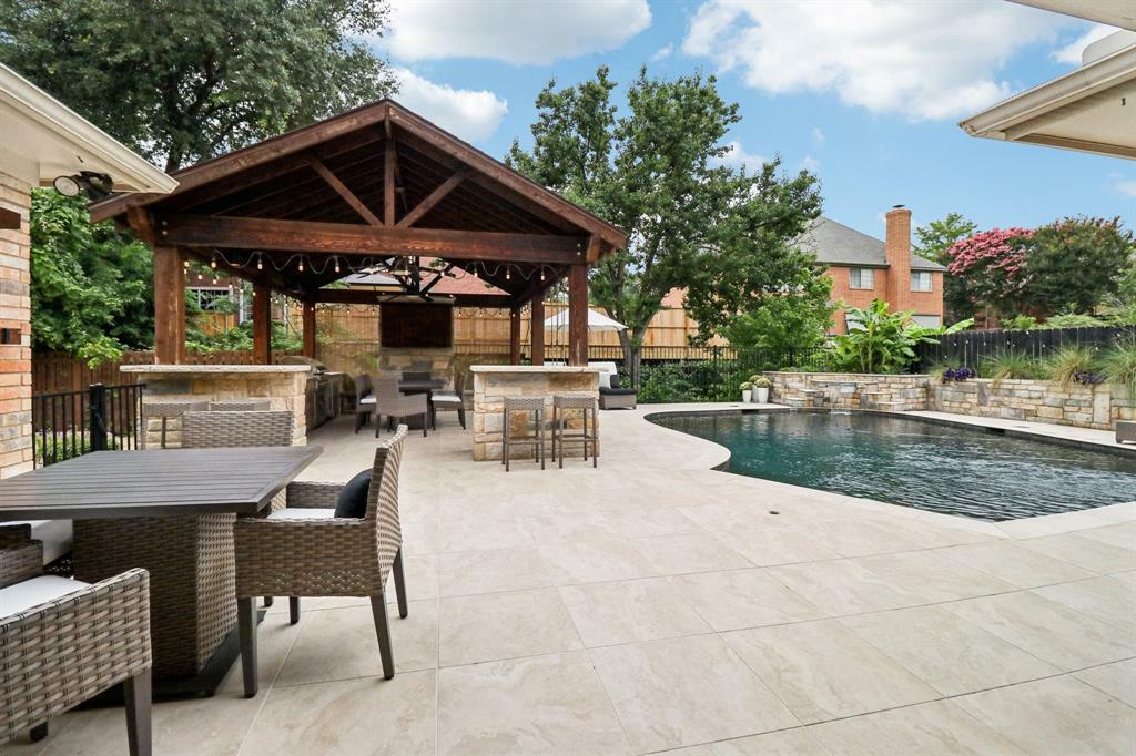 Property Photo: 1510 Waltham Court TX 76012