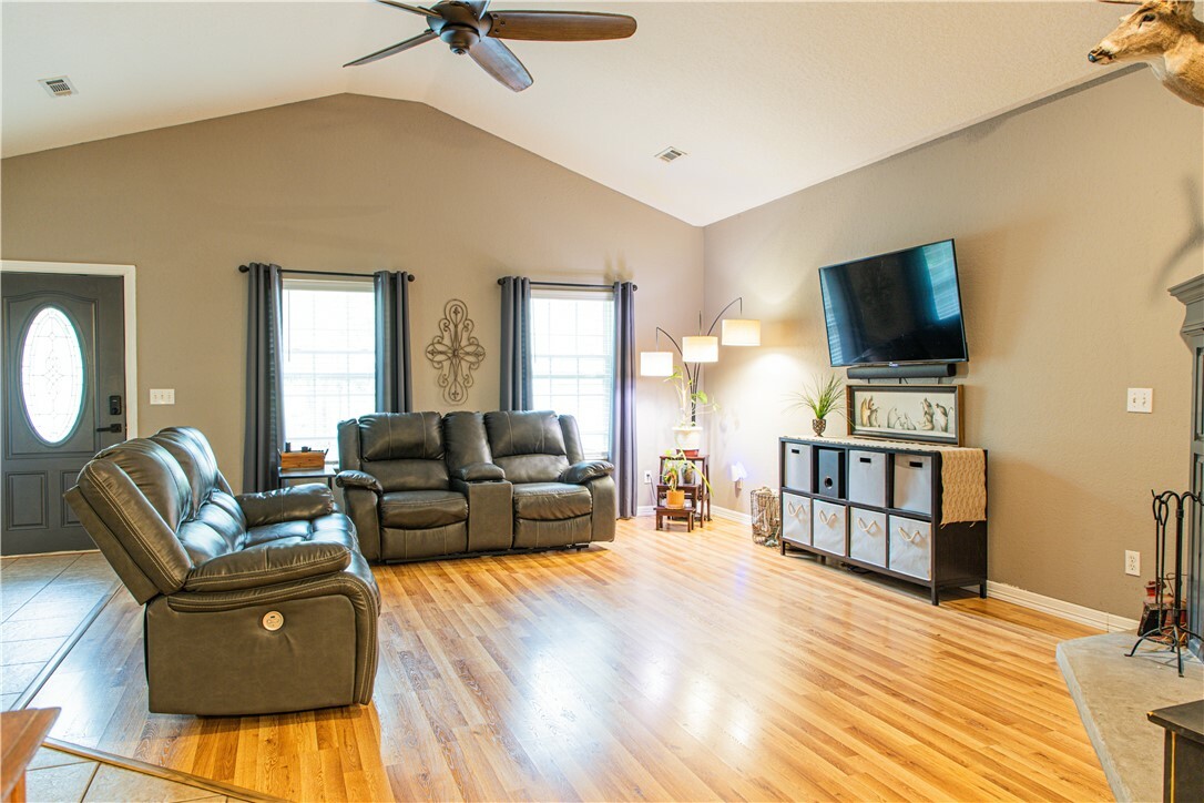 Property Photo: 3 Rufford Lane AR 72714