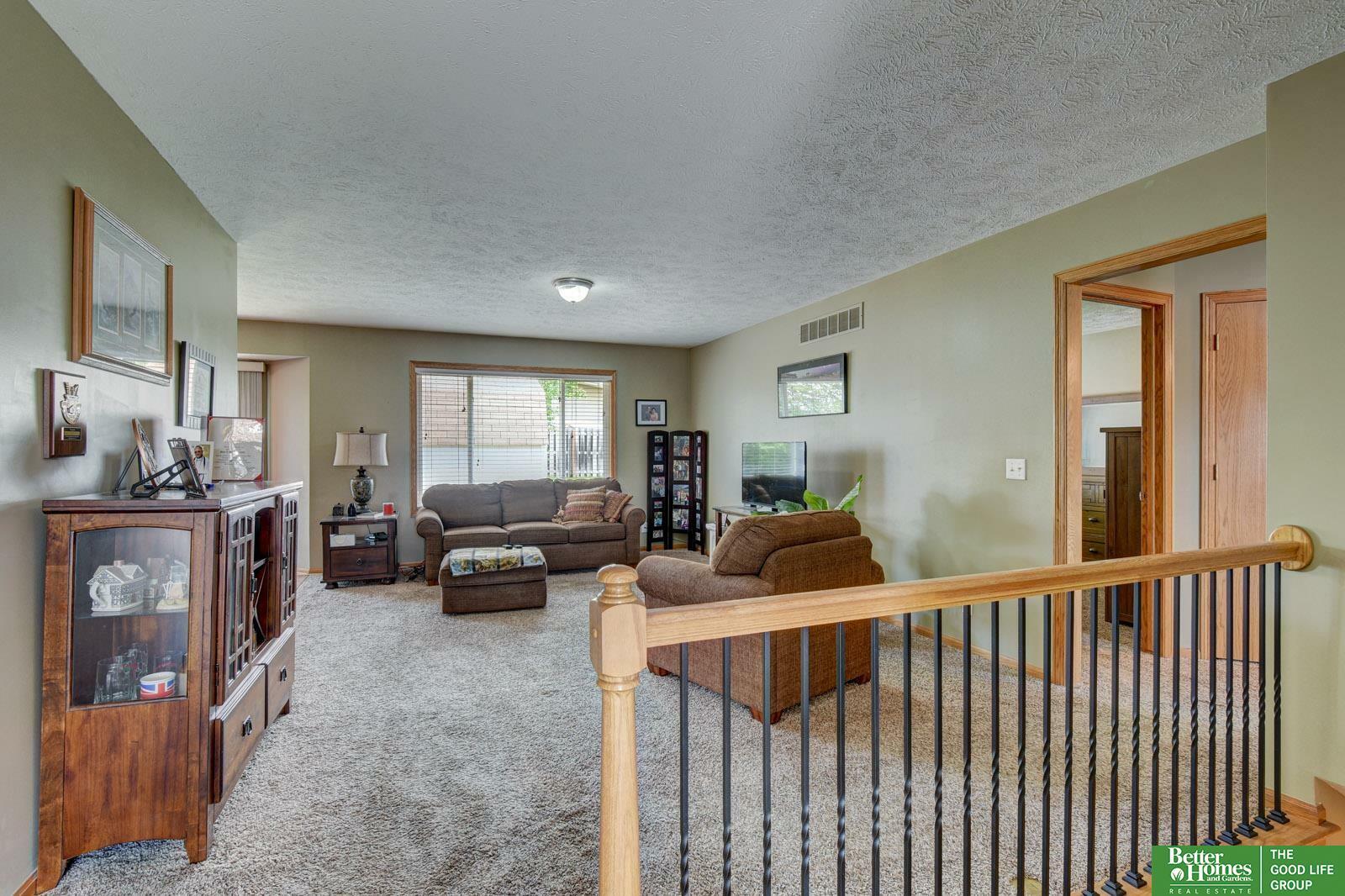 Property Photo: 2613 N 191 Avenue NE 68022