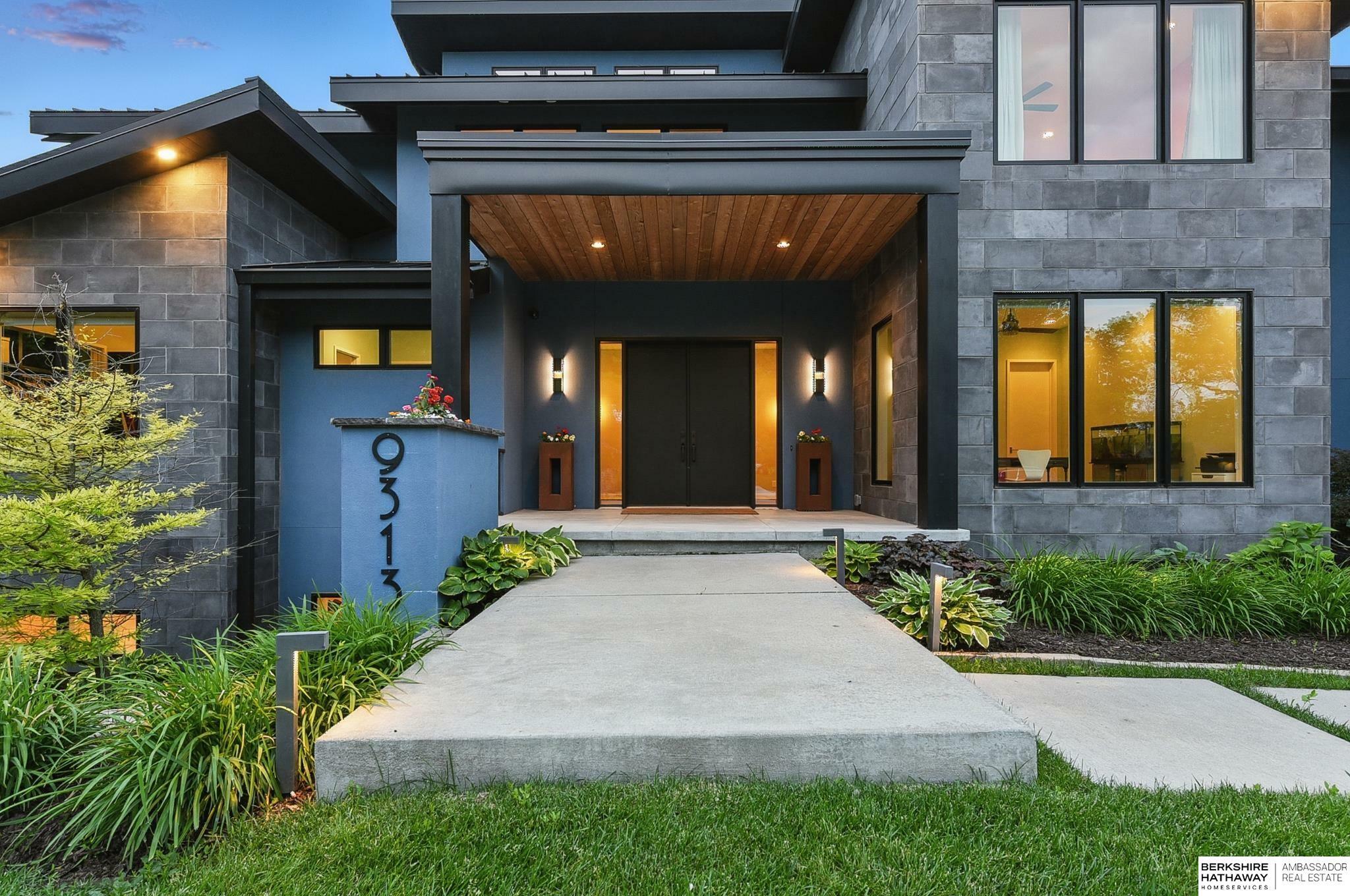 Property Photo: 9313 Davenport Street NE 68114
