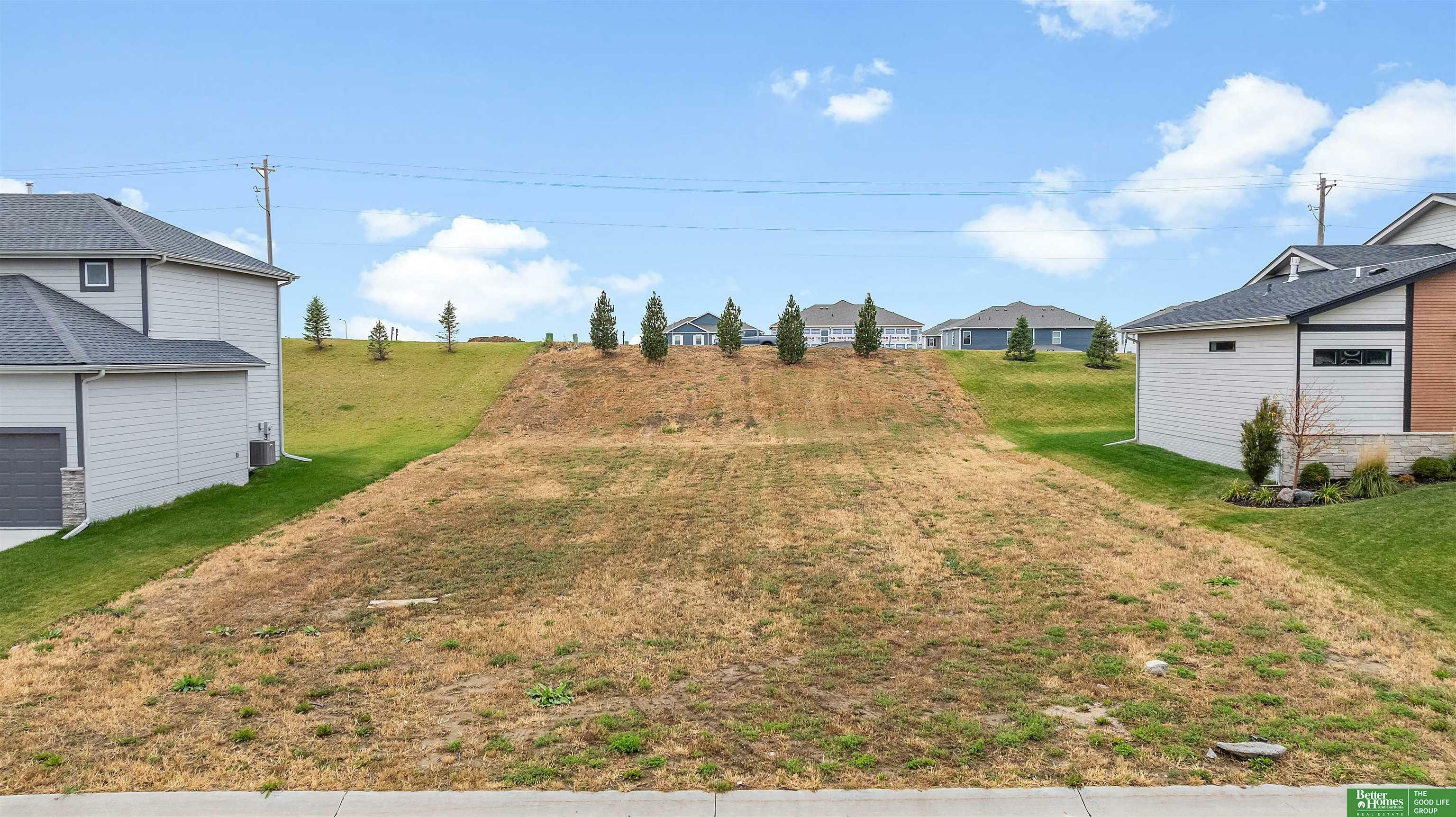 Property Photo: 7814 N 167 Avenue NE 68007