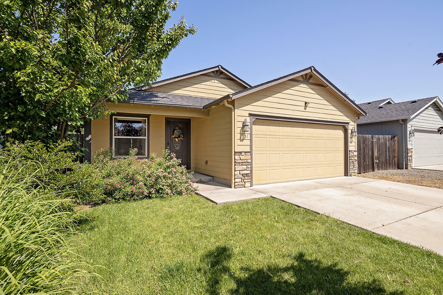 Property Photo: 1157 Peachwood Court OR 97501