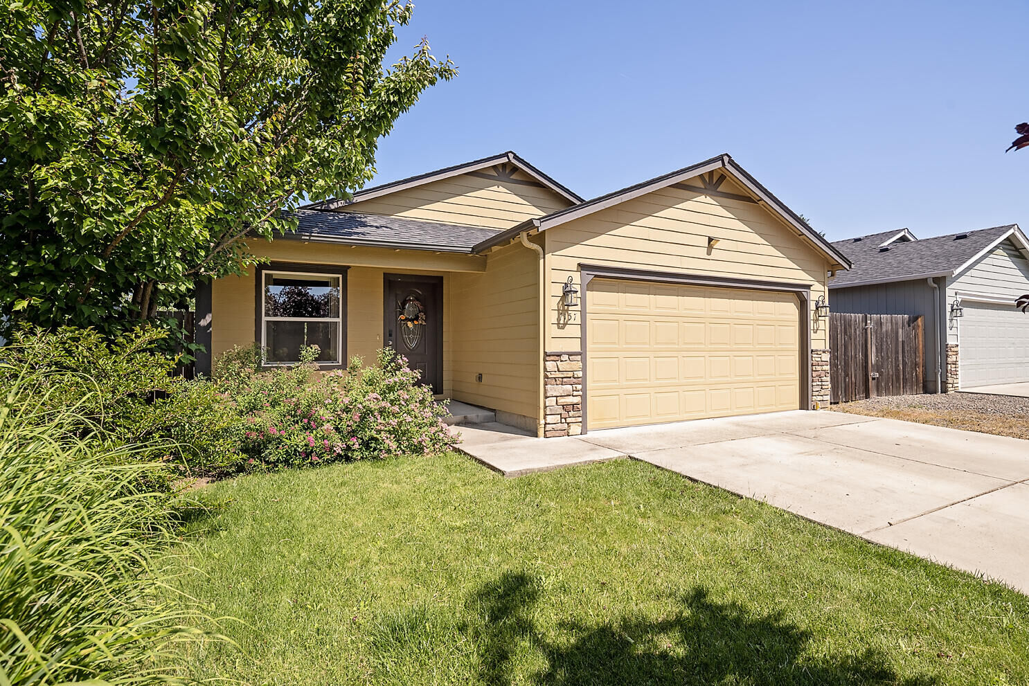 Property Photo:  1157 Peachwood Court  OR 97501 