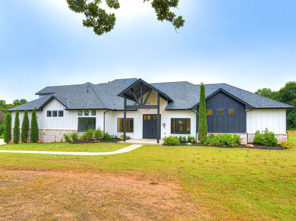 Property Photo: 18333 Grant Manor Road OK 74857