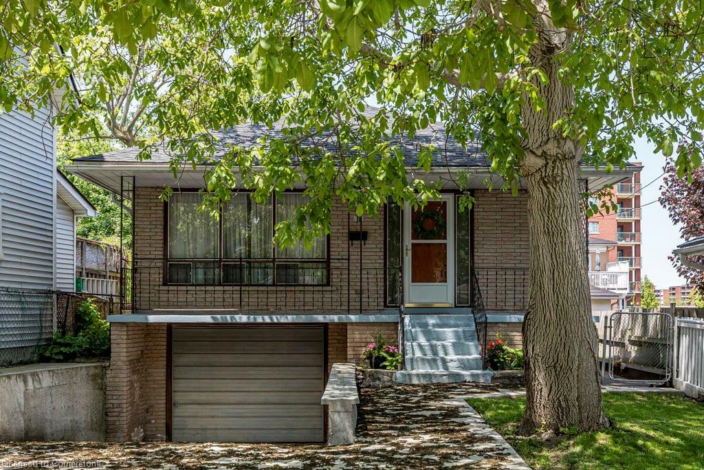 Photo de la propriété: 16 Elm Avenue ON L8G 2W1
