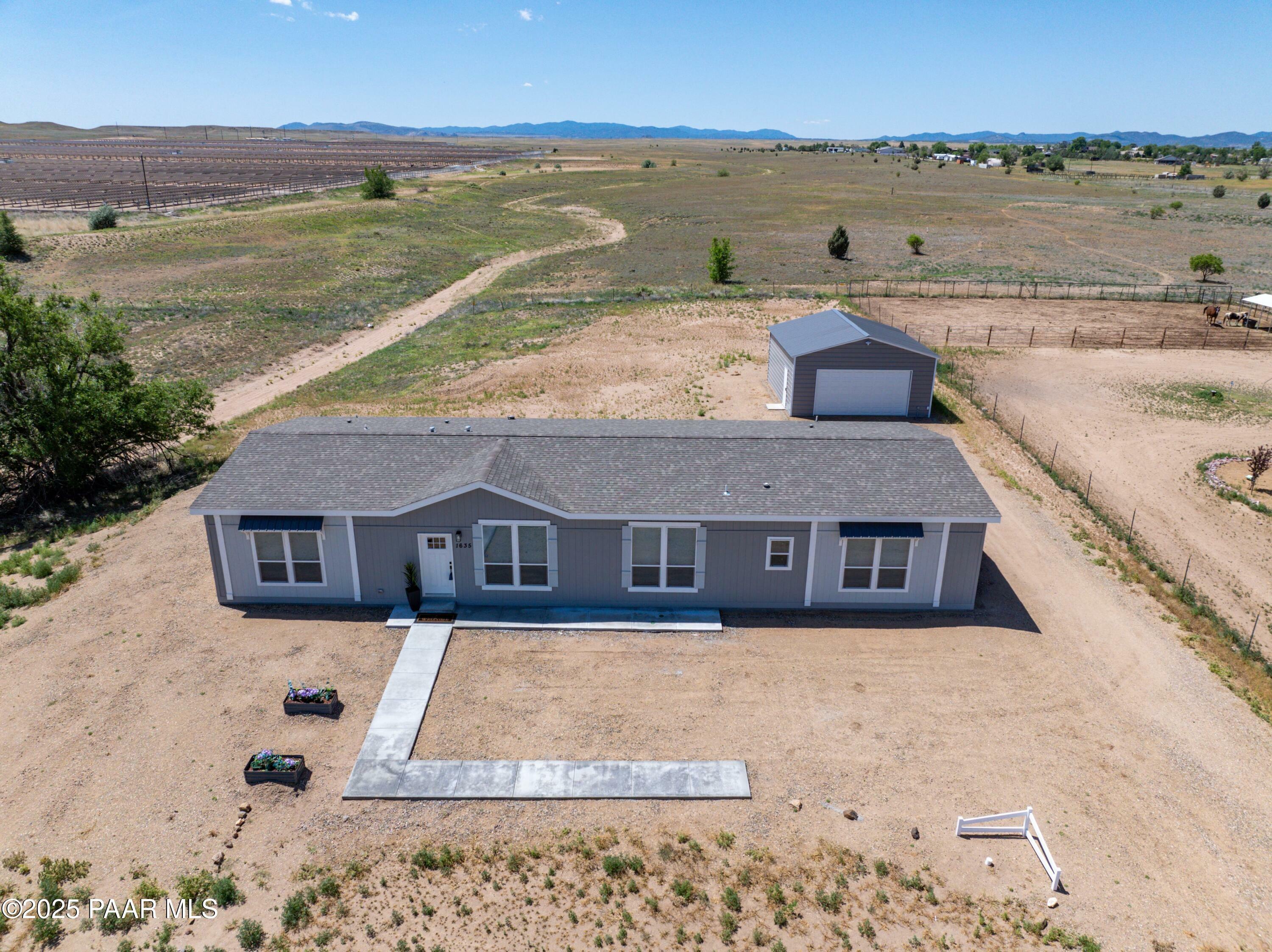 Property Photo: 1635 E Road 2 South AZ 86323