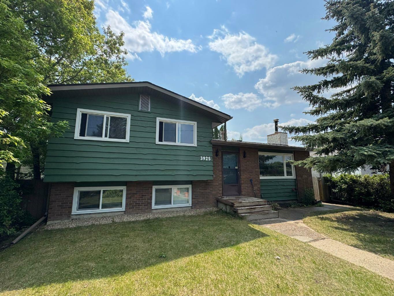 Property Photo:  3925 45 Street  AB T4N 1J7 