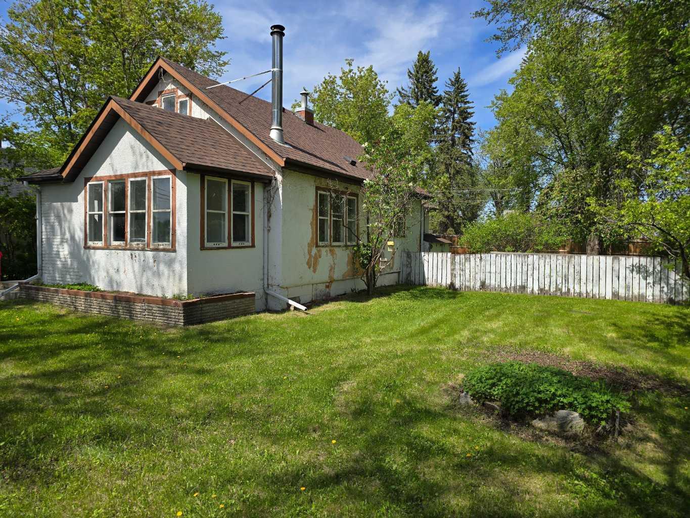 Property Photo: 5018 56 Avenue AB T4J 1G7