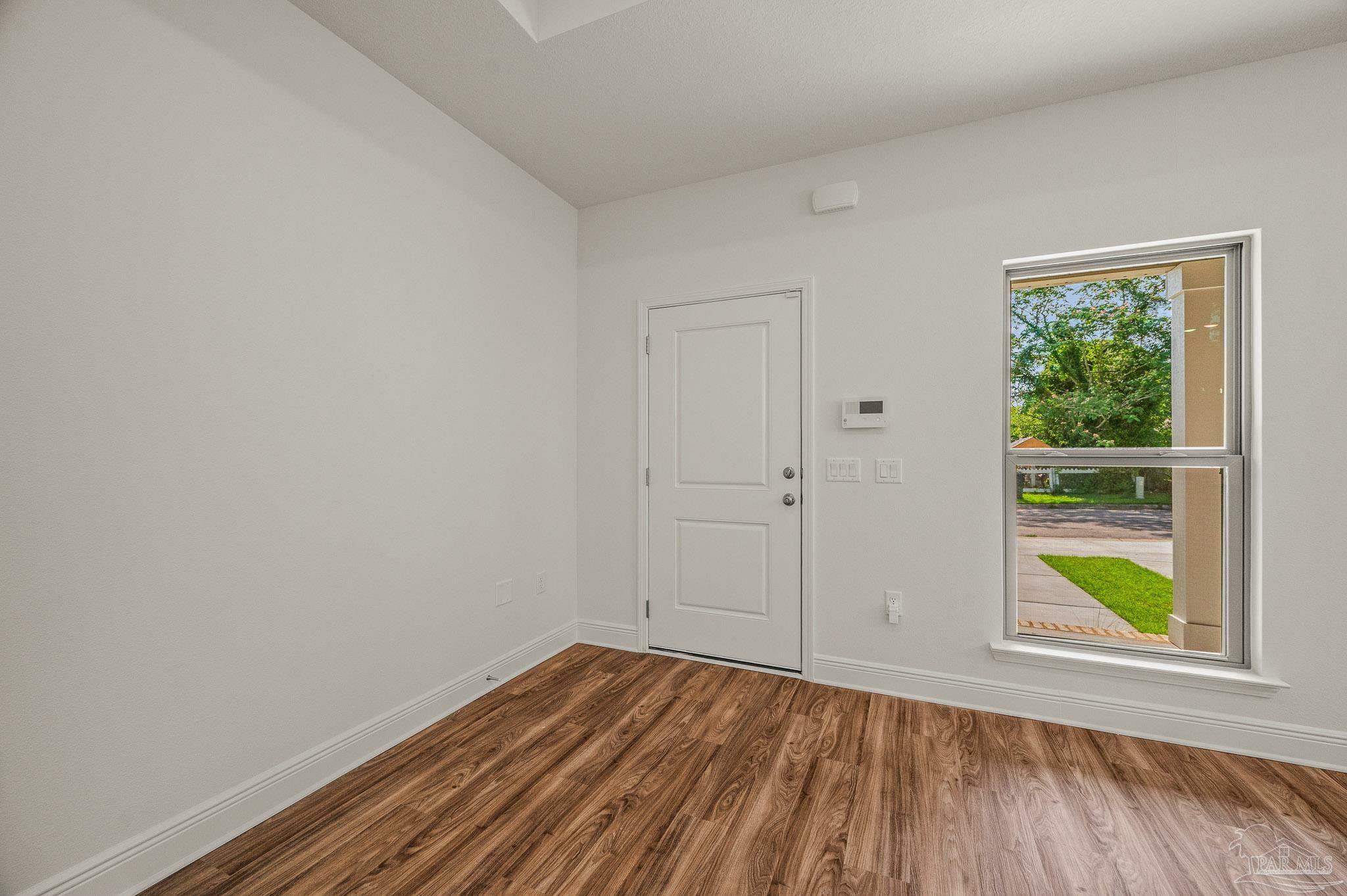 Property Photo: 520 K St FL 32501