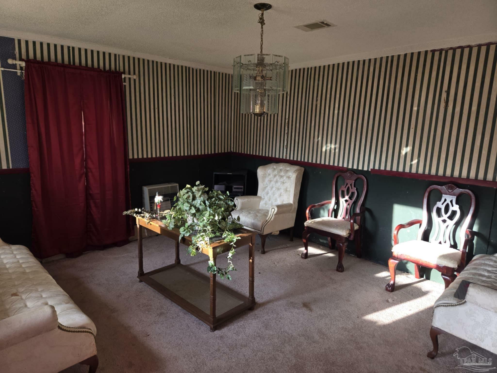 Property Photo: 35 N Cypress St FL 32568