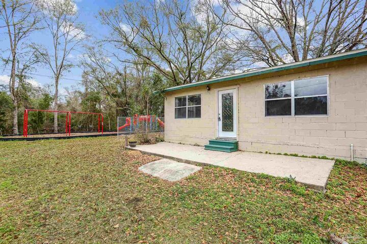 Property Photo:  35 N Cypress St  FL 32568 