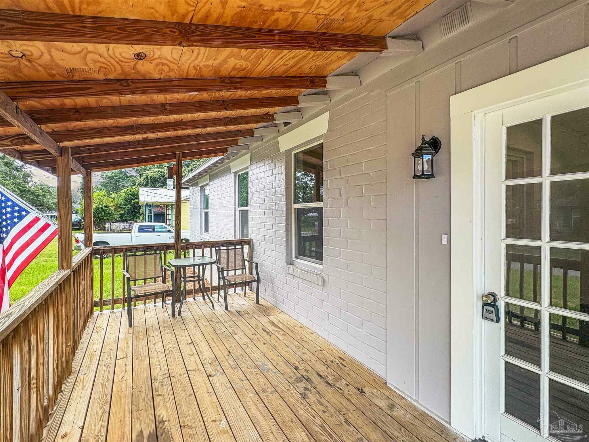 Property Photo:  7196 Gillespie Rd  FL 32583 