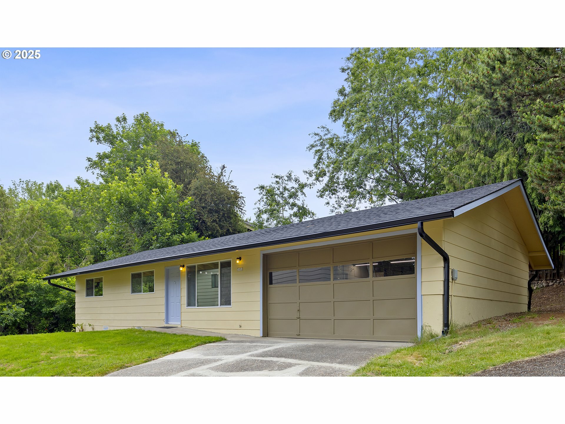 Property Photo: 5902 SW 54th Ave OR 97221