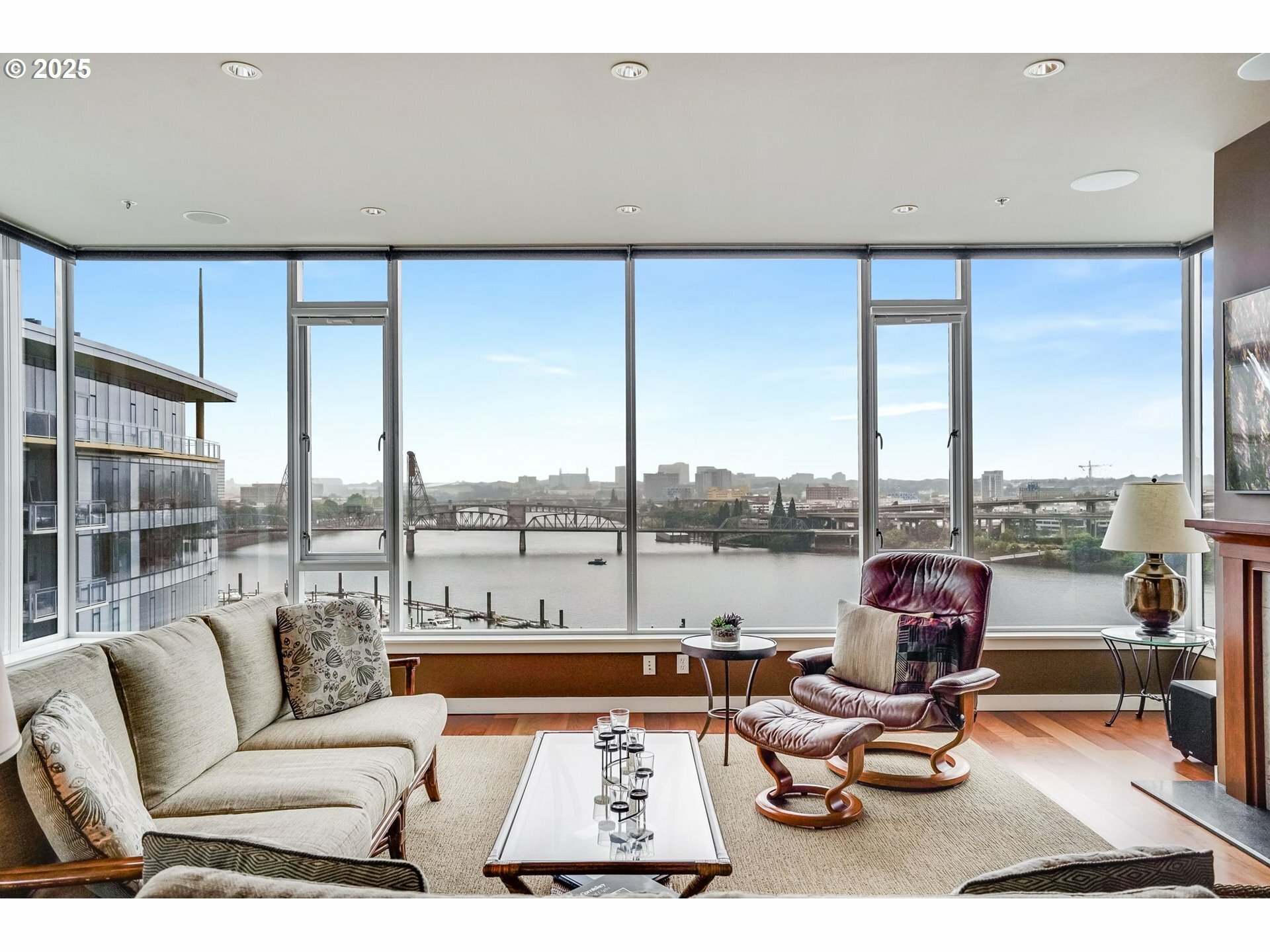 Property Photo: 1920 S River Dr 1001 OR 97201
