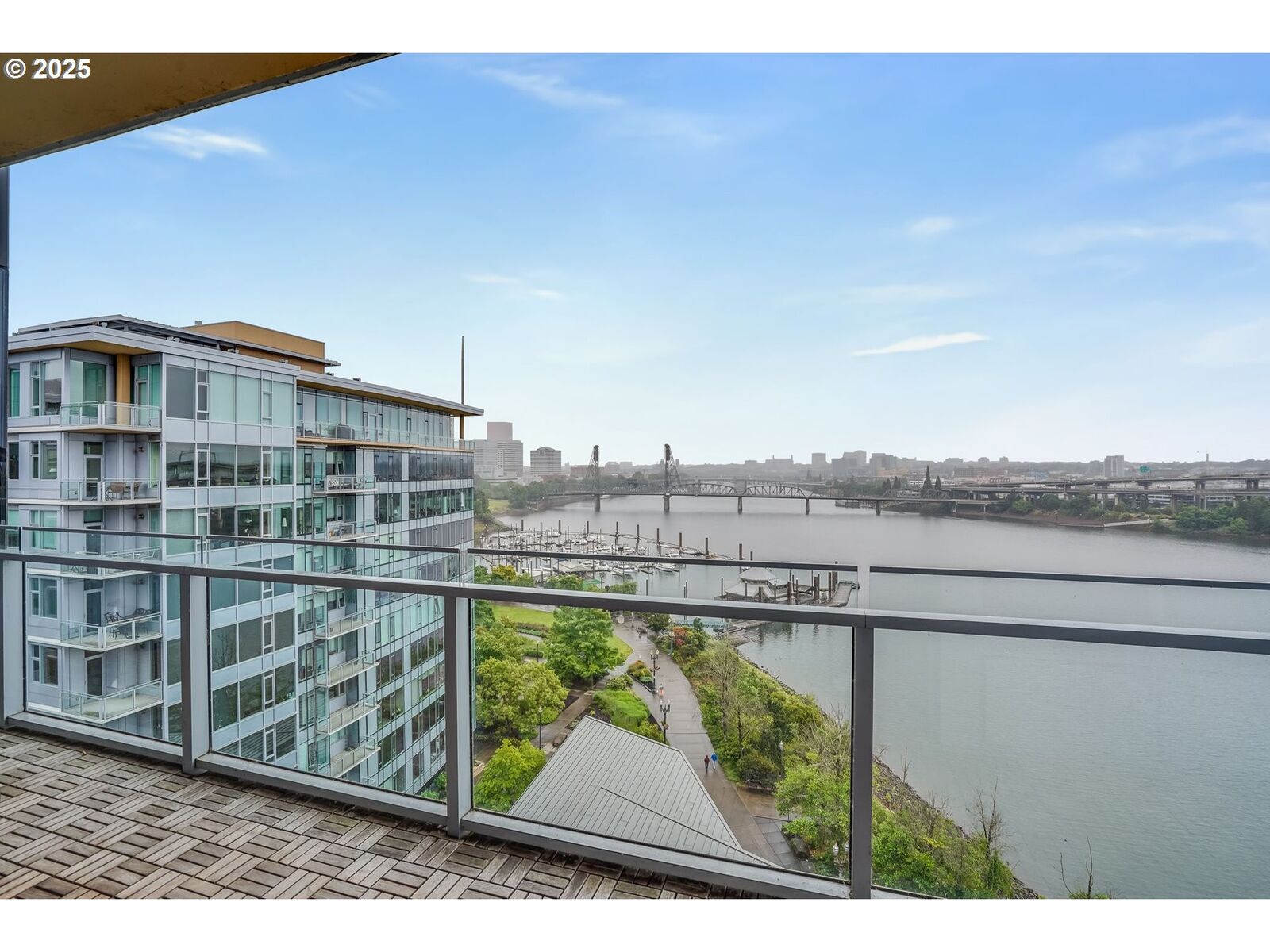 Property Photo: 1920 S River Dr 1001 OR 97201