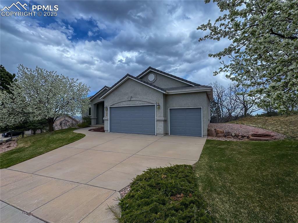 Property Photo:  565 Vista Grande Drive  CO 80906 