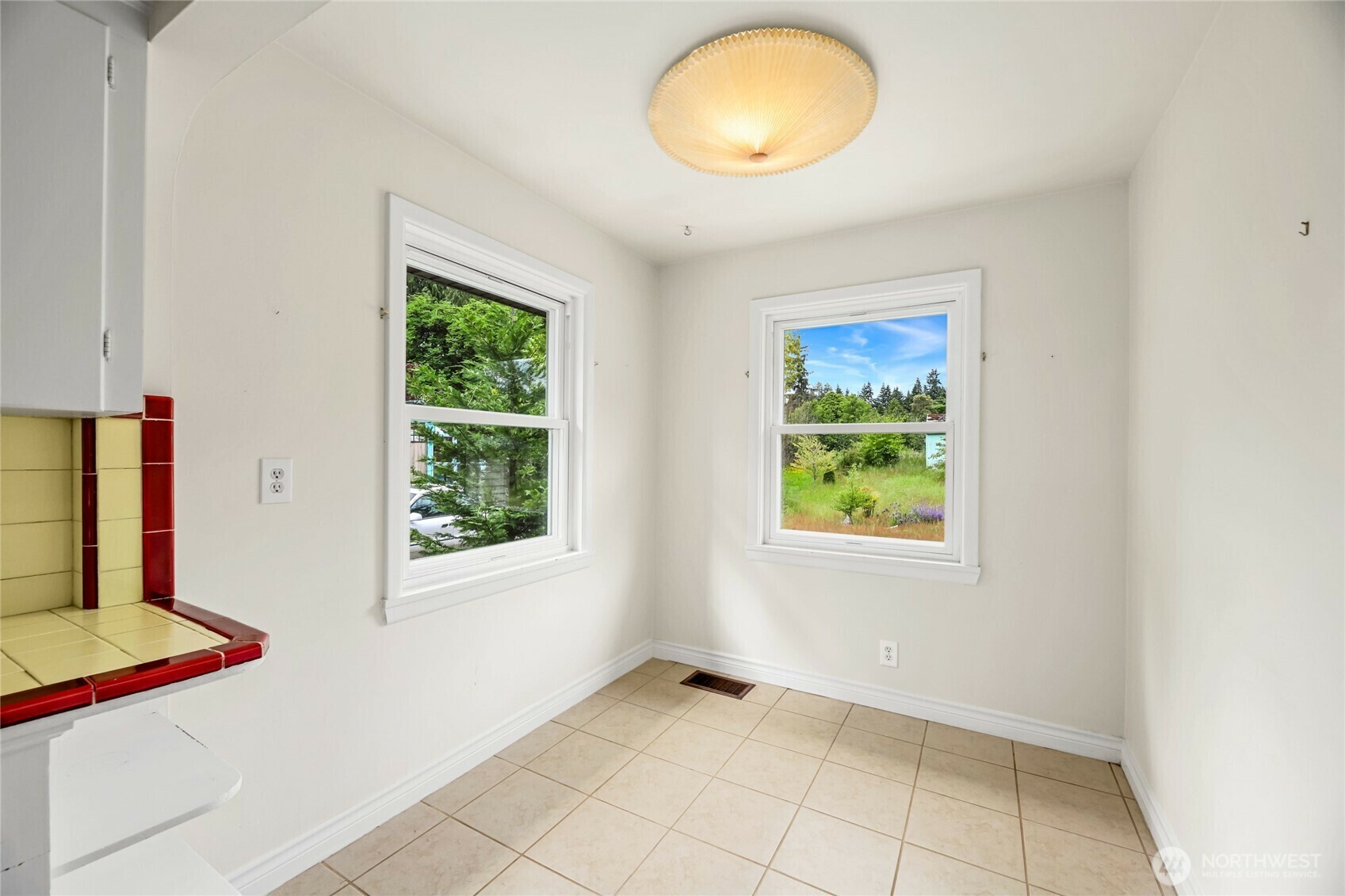 Property Photo: 11841 10th Avenue S WA 98168