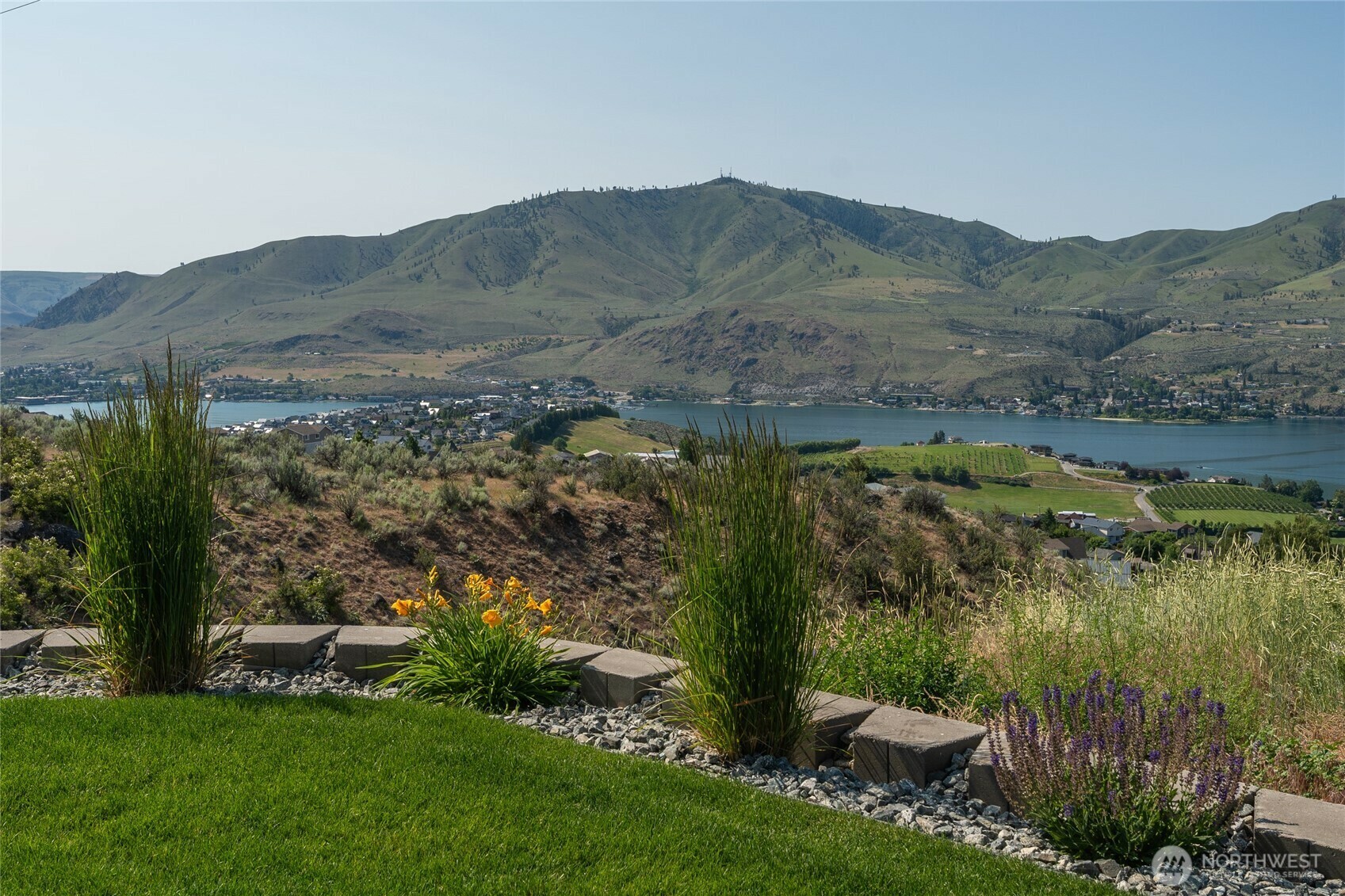 Property Photo:  200  Pinnacle Place  WA 98816 