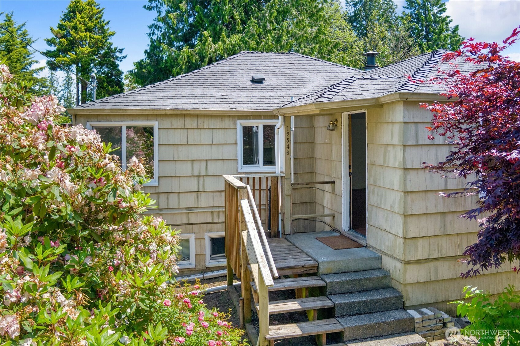 Property Photo: 12546 17th Avenue NE WA 98125