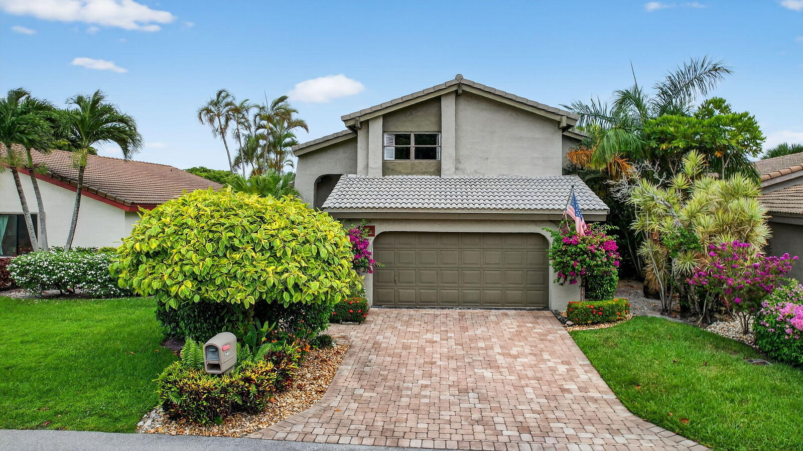 Property Photo: 5661 Lakeview Mews Drive FL 33437