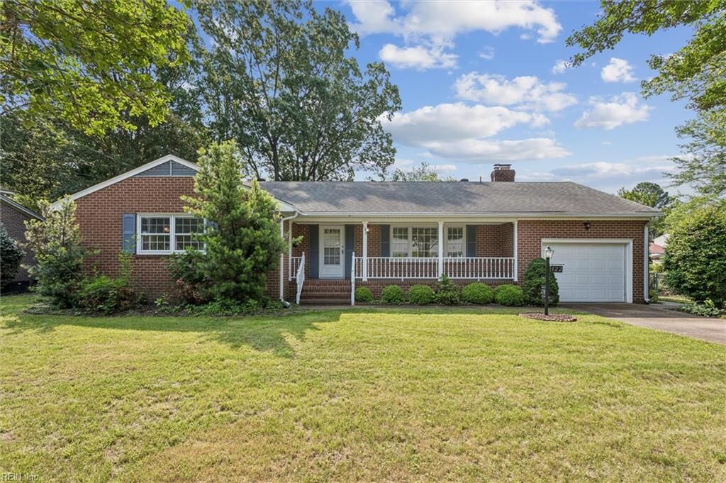 Property Photo:  122 Avery Cres  VA 23606 