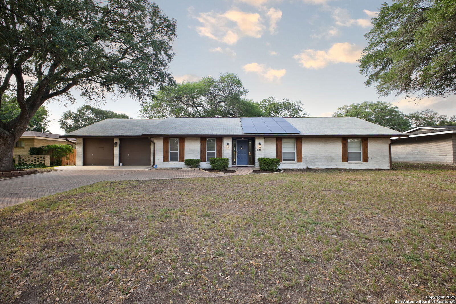 Property Photo: 425 Winfield Blvd TX 78239