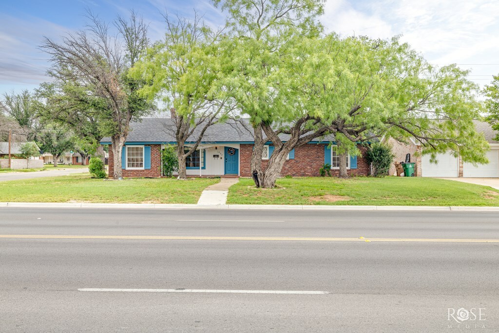 Property Photo: 1902 College Hills Blvd TX 76904