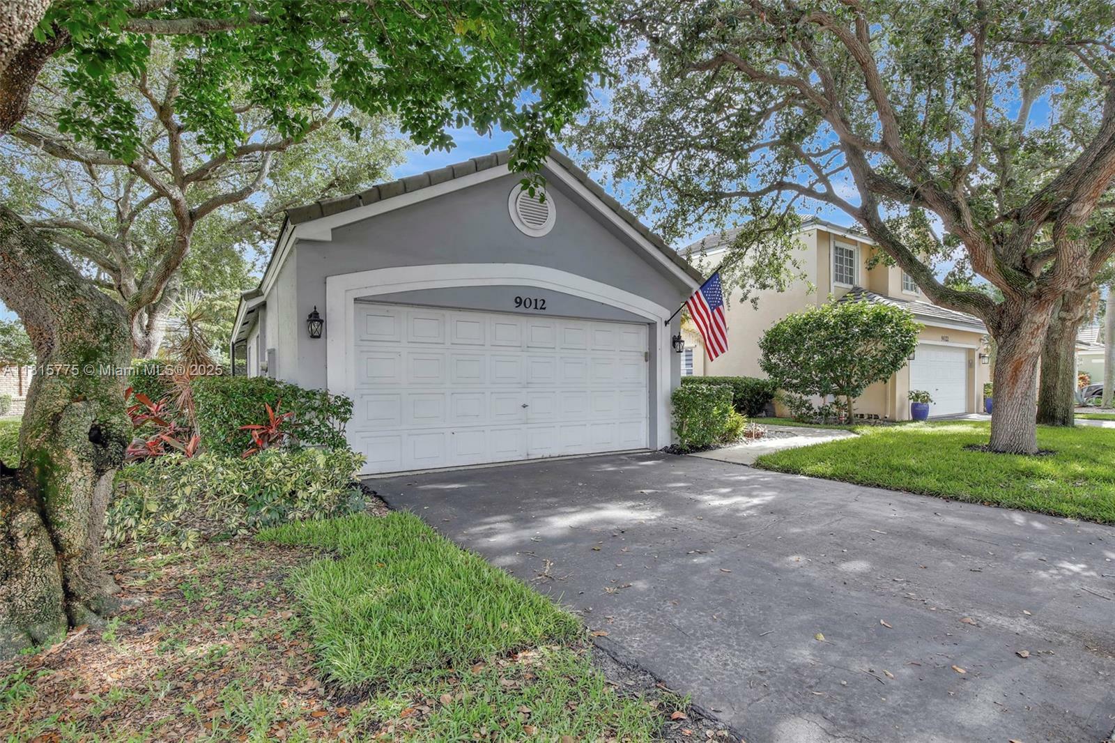 Property Photo: 9012 Lake Park Cir S FL 33328