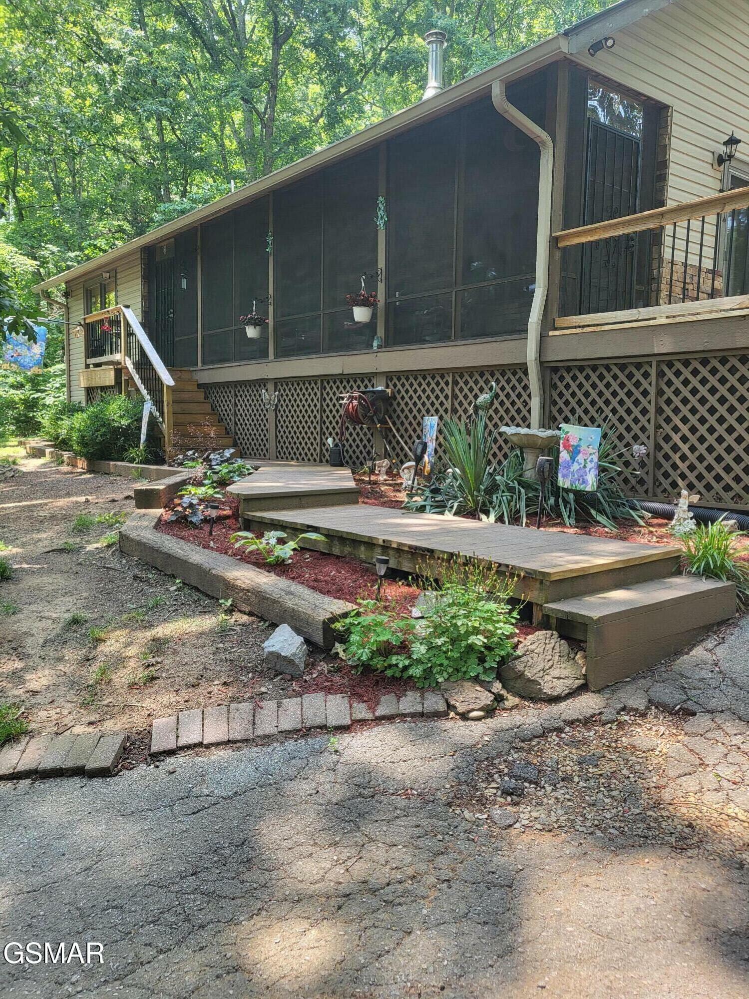 Property Photo: 928 E Cross Road TN 37725