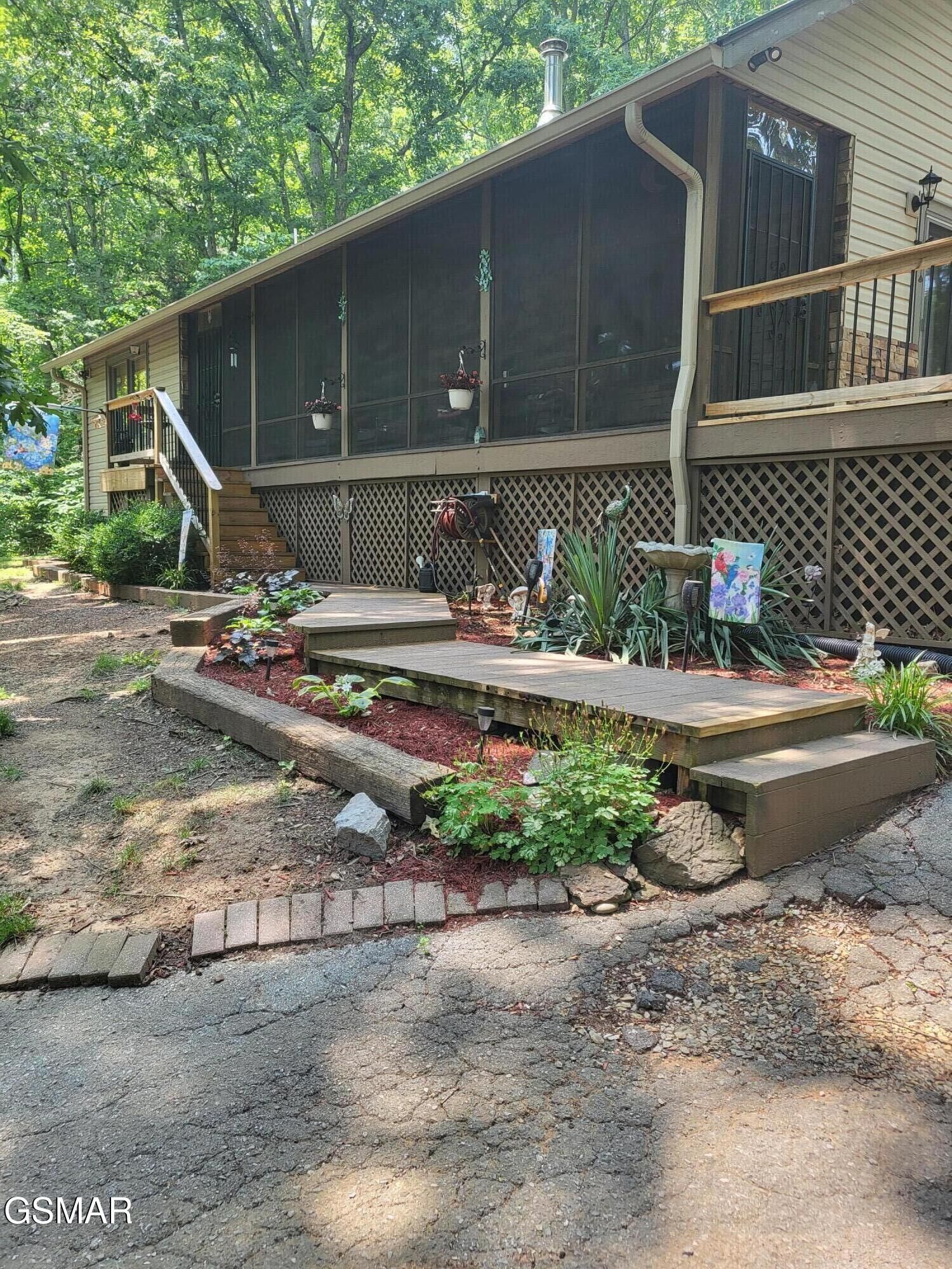 Property Photo: 928 E Cross Road TN 37725