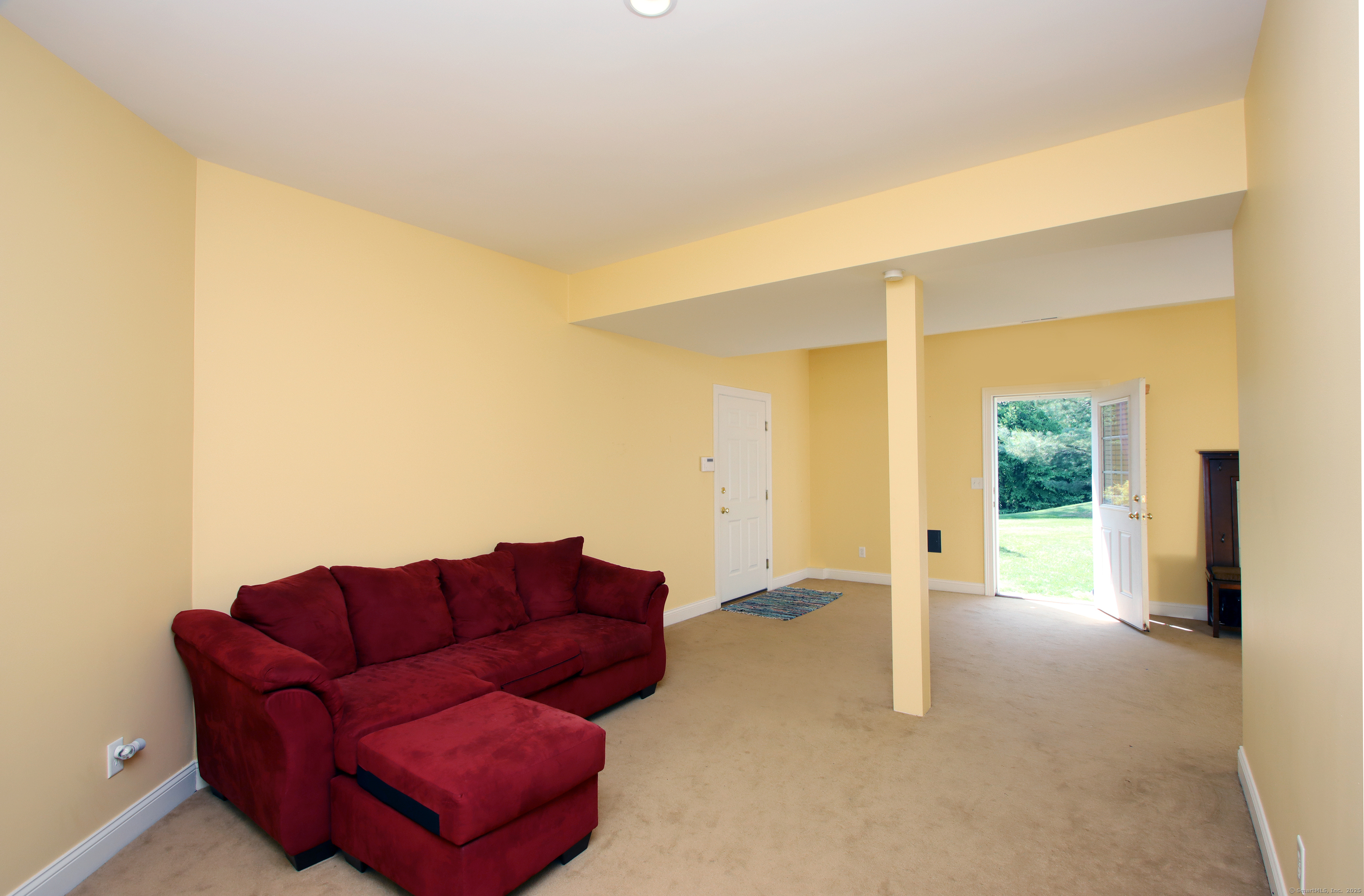 Property Photo: 38 Castlewood Drive 38 CT 06468