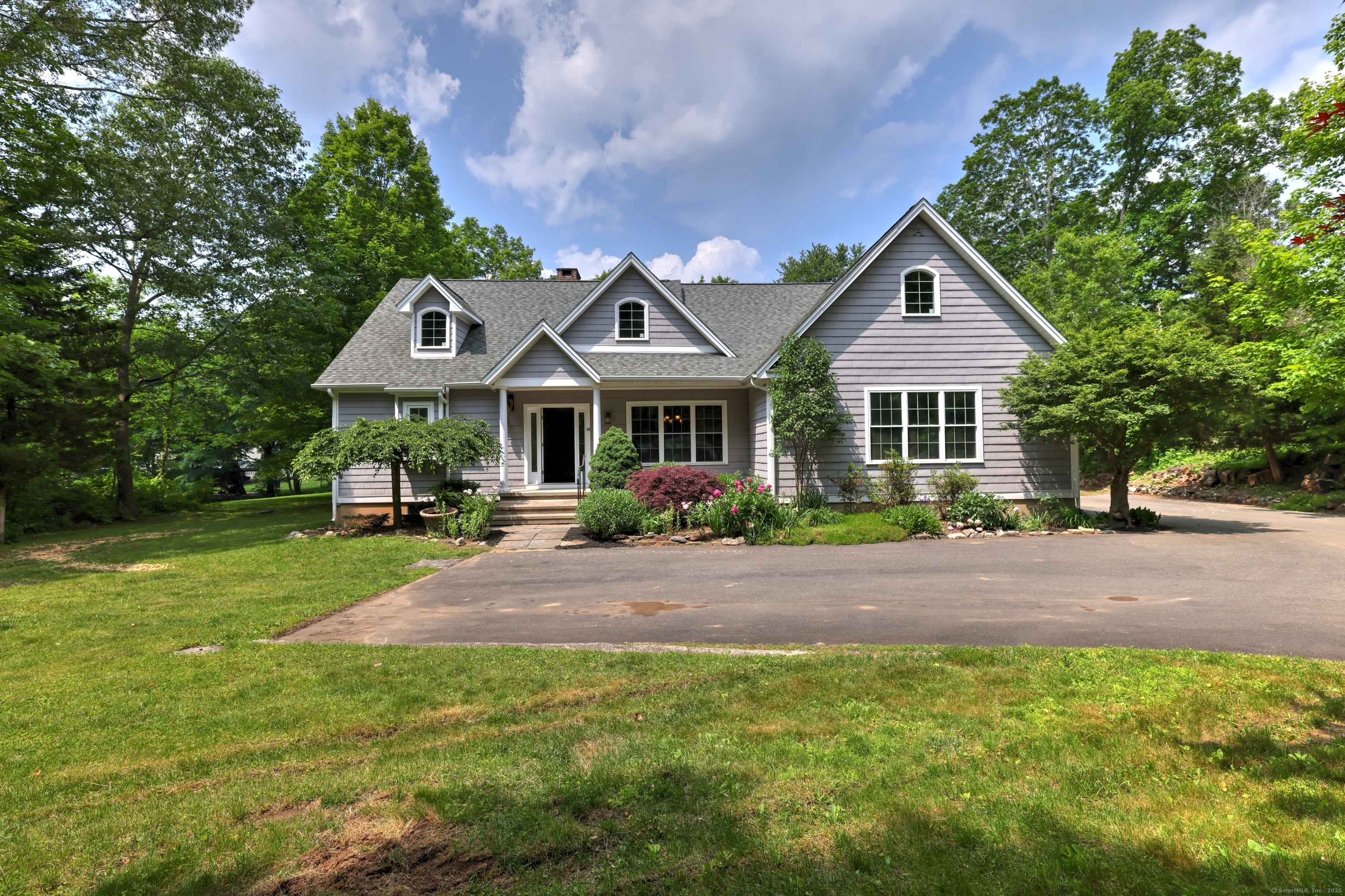 Property Photo: 19 Sherwood Place CT 06468