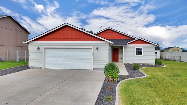 Property Photo:  1002 N Oasis Ave  WA 99006 