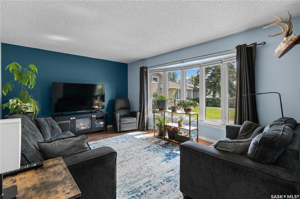 Property Photo: 16 Lipton Place SK S4R 3T6