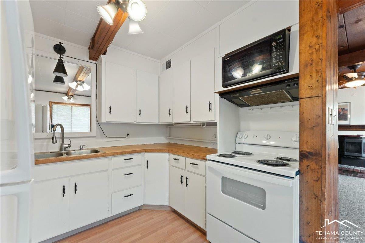Property Photo: 1865 Douglass Street CA 96080